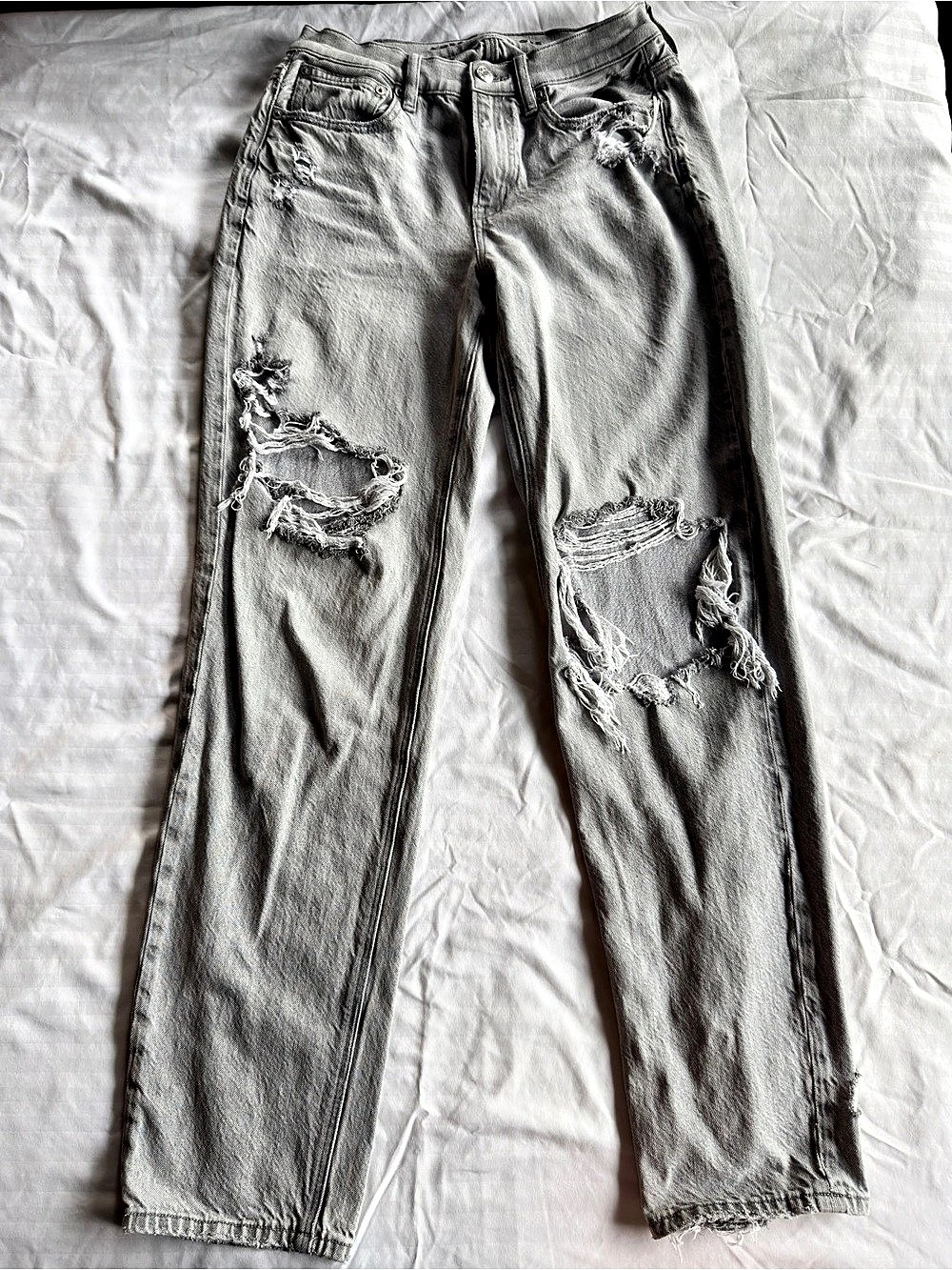 American Eagle 90s Straight Distressed Straight Leg Jeans Gray Size 2